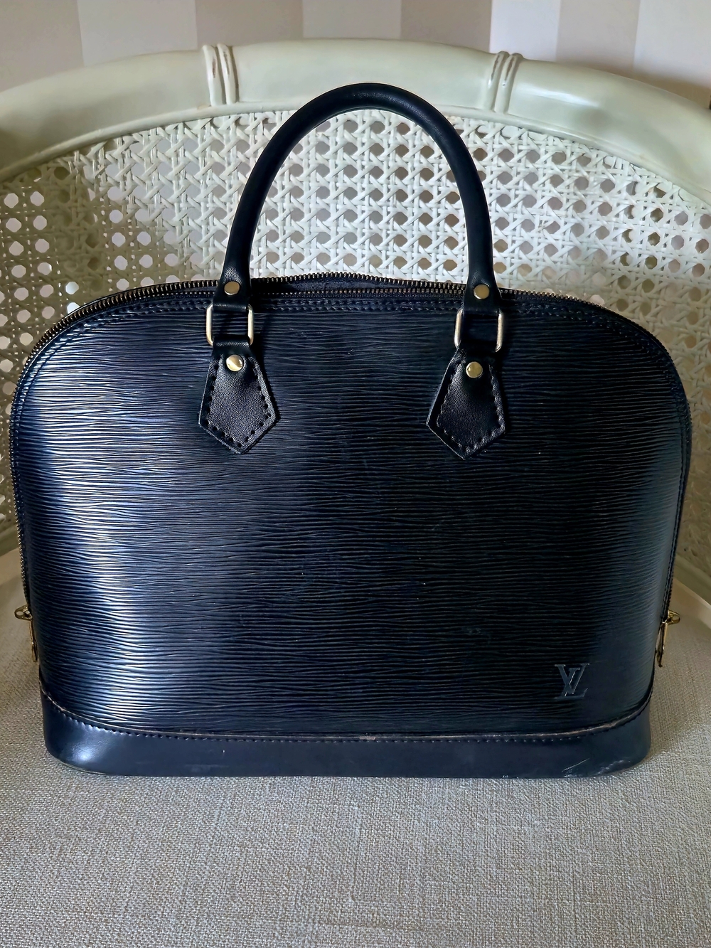 Louis Vuitton Black Epi Alma MI0969